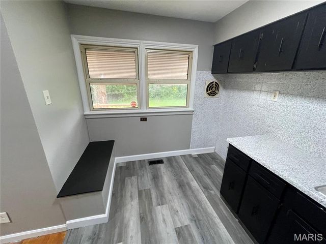 9871 Medford Drive, St Louis, MO 63136