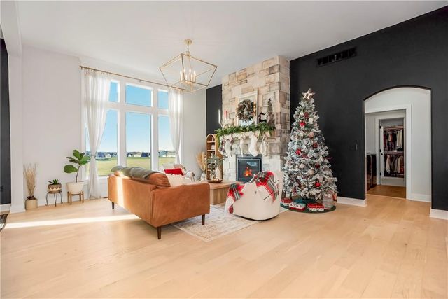 21123 W 186th Terrace, Spring Hill, KS 66083