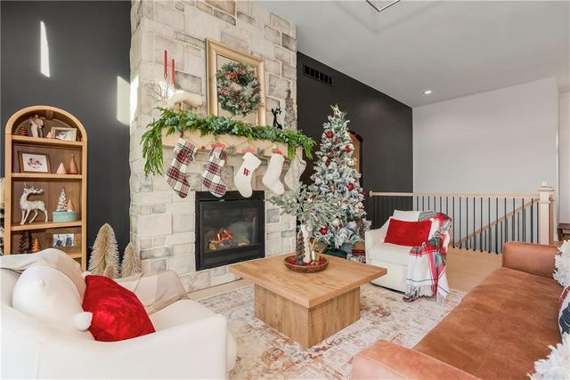 21123 W 186th Terrace, Spring Hill, KS 66083