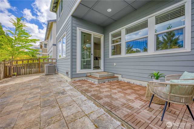 480 6th Lane NE, Issaquah, WA 98029