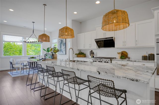 480 6th Lane NE, Issaquah, WA 98029