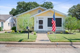 2302 NW 3rd Avenue, Mineral Wells, TX 76067
