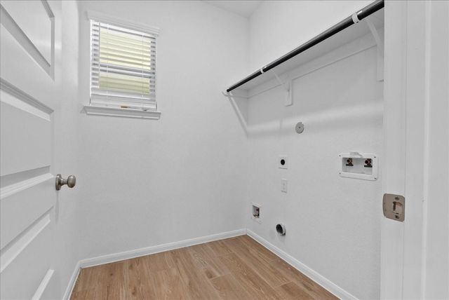 7111 Hillside Avenue, Mont Belvieu, TX 77523