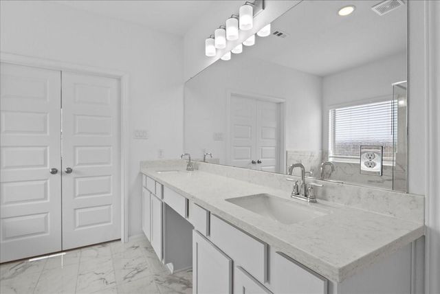 7111 Hillside Avenue, Mont Belvieu, TX 77523