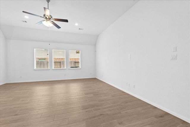 7111 Hillside Avenue, Mont Belvieu, TX 77523