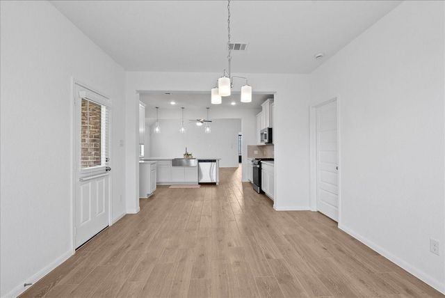 7111 Hillside Avenue, Mont Belvieu, TX 77523