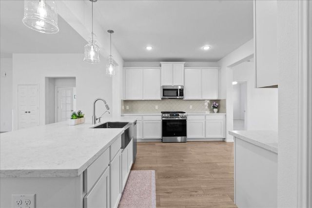 7111 Hillside Avenue, Mont Belvieu, TX 77523