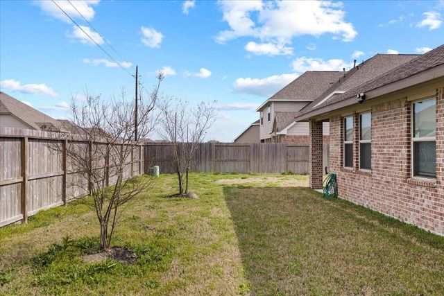 7111 Hillside Avenue, Mont Belvieu, TX 77523
