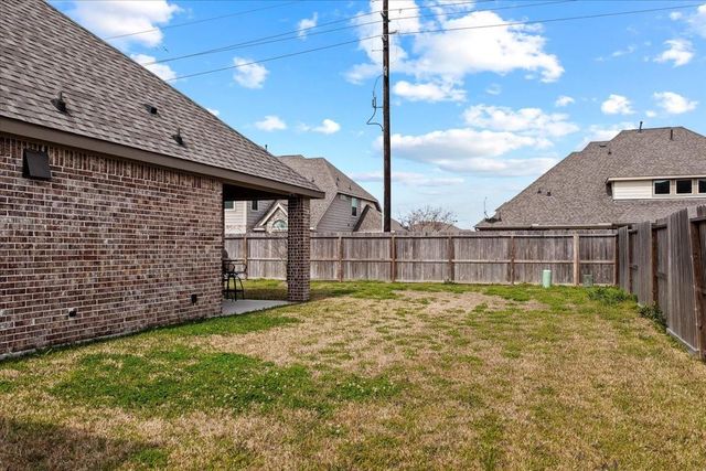 7111 Hillside Avenue, Mont Belvieu, TX 77523