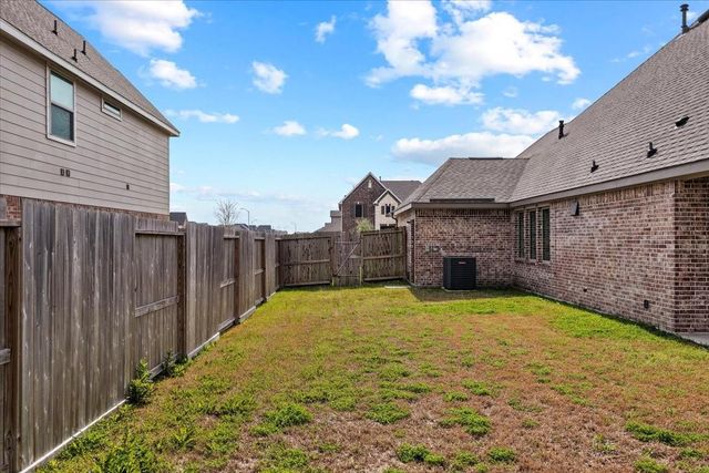 7111 Hillside Avenue, Mont Belvieu, TX 77523