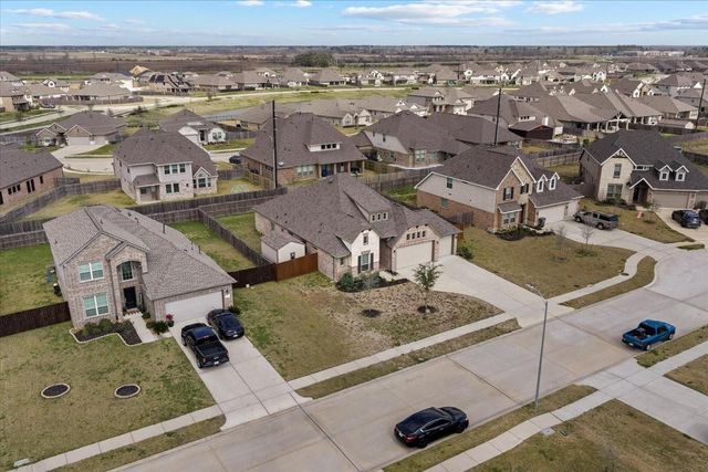 7111 Hillside Avenue, Mont Belvieu, TX 77523