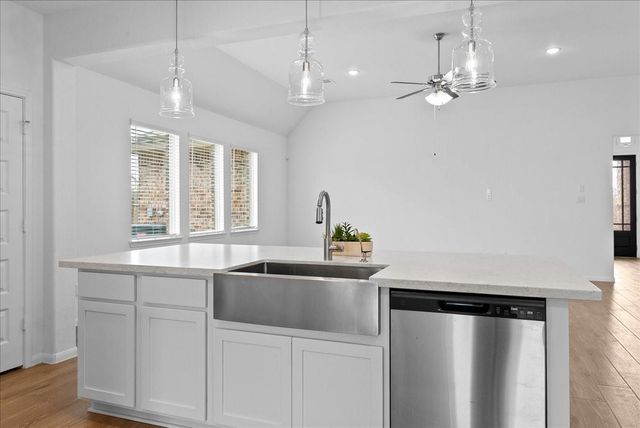 7111 Hillside Avenue, Mont Belvieu, TX 77523