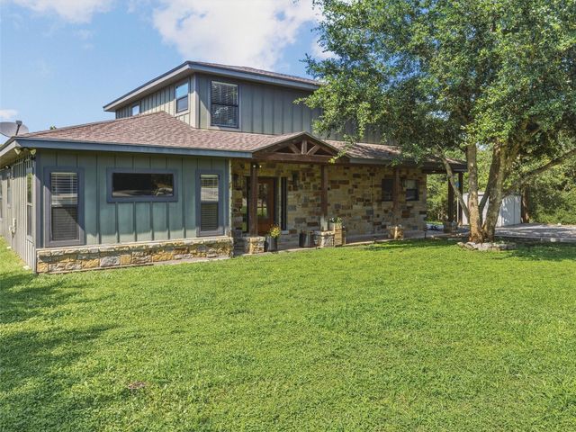 104 Wood Duck LN, Paige, TX 78659