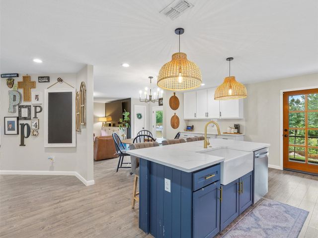 104 Wood Duck LN, Paige, TX 78659