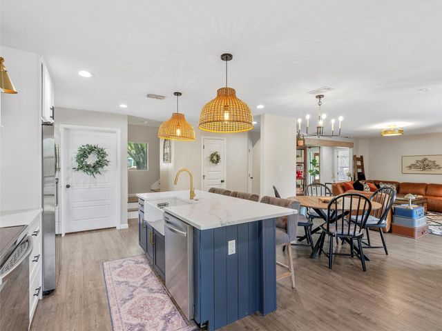 104 Wood Duck LN, Paige, TX 78659