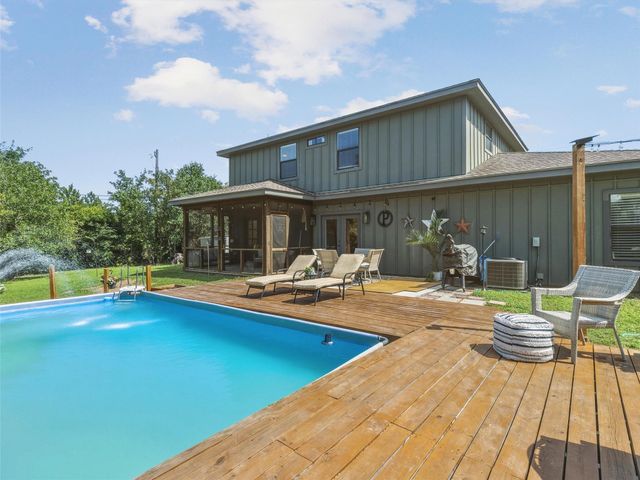104 Wood Duck LN, Paige, TX 78659