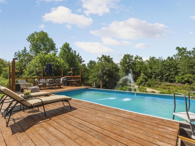 104 Wood Duck LN, Paige, TX 78659