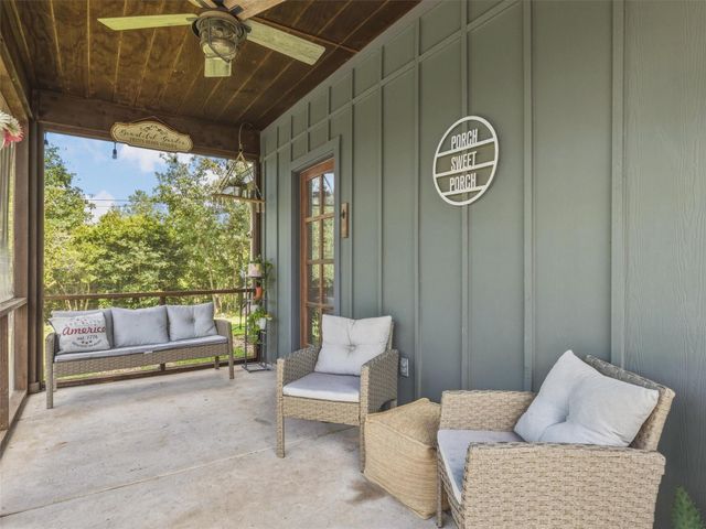 104 Wood Duck LN, Paige, TX 78659
