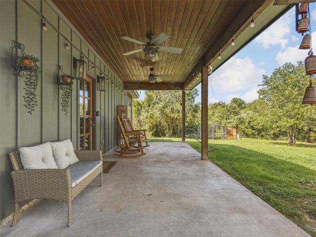 104 Wood Duck LN, Paige, TX 78659