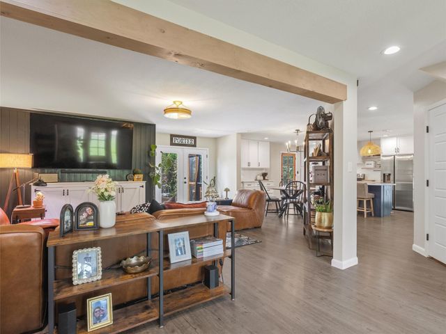 104 Wood Duck LN, Paige, TX 78659