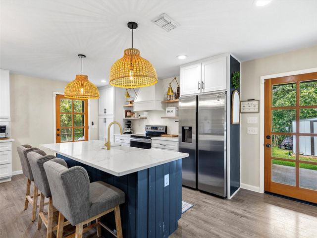 104 Wood Duck LN, Paige, TX 78659