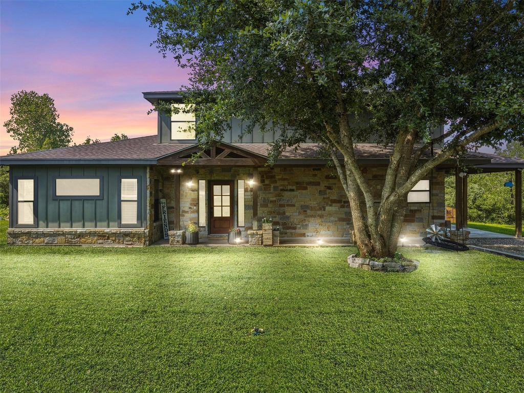 104 Wood Duck LN, Paige, TX 78659
