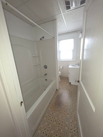 25 Fayette Pl 2, Taunton, MA 02780