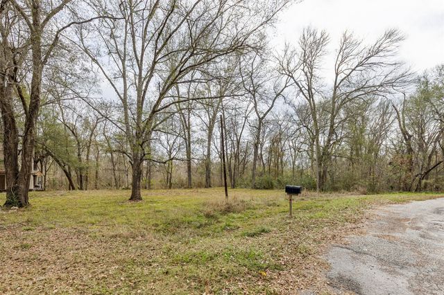 20, 22, and 24 Caney Creek Drive, Huntsville, TX 77320