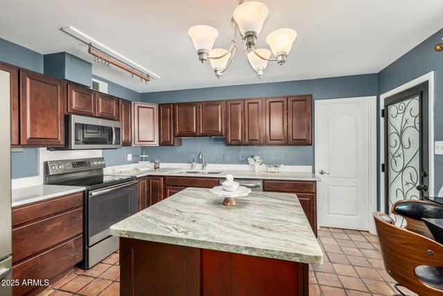 2302 W BERRIDGE Lane, Phoenix, AZ 85015