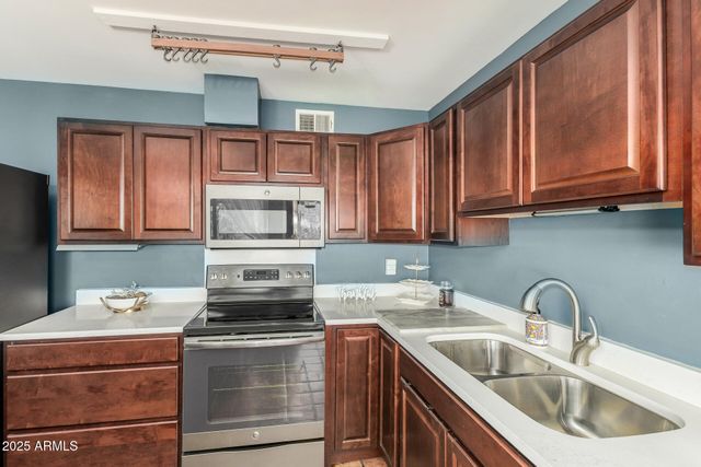 2302 W BERRIDGE Lane, Phoenix, AZ 85015