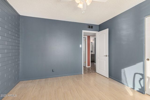 2302 W BERRIDGE Lane, Phoenix, AZ 85015