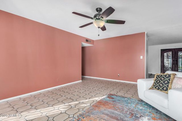 2302 W BERRIDGE Lane, Phoenix, AZ 85015