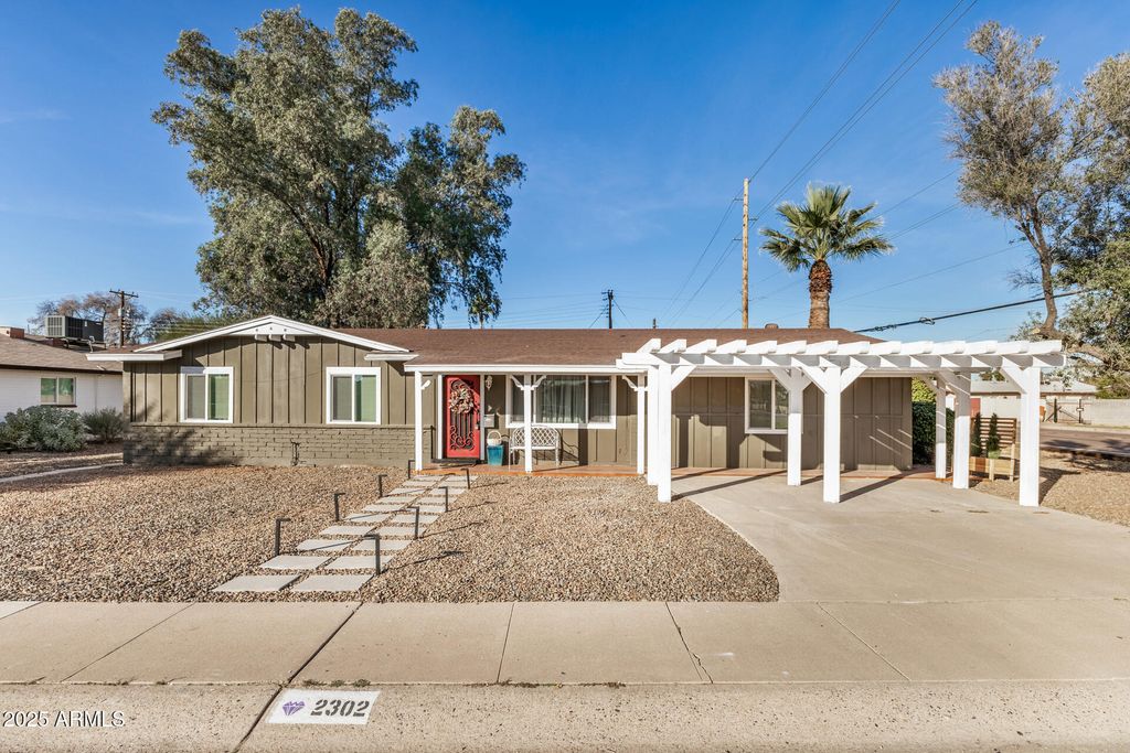 2302 W BERRIDGE Lane, Phoenix, AZ 85015