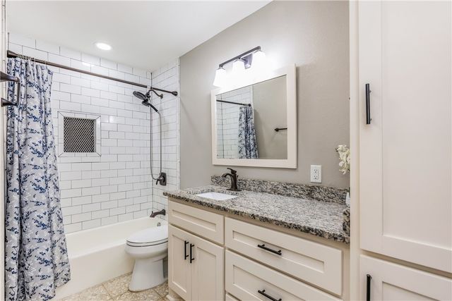 853 Belmeade Dr, Corpus Christi, TX 78412