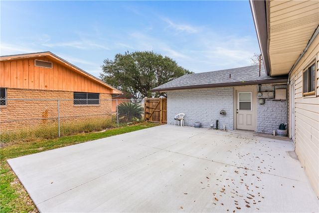 853 Belmeade Dr, Corpus Christi, TX 78412