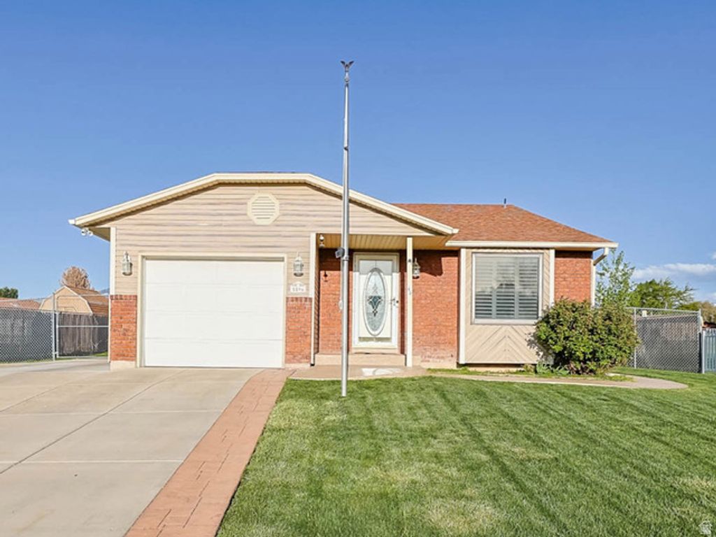 5896 S 3950 W, Roy, UT 84067