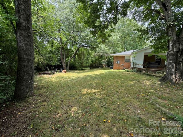 4400 Winedale Lane, Charlotte, NC 28205
