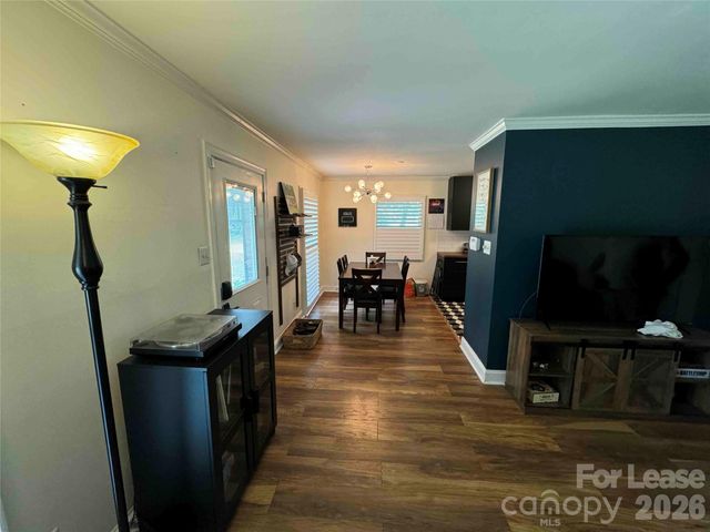 4400 Winedale Lane, Charlotte, NC 28205