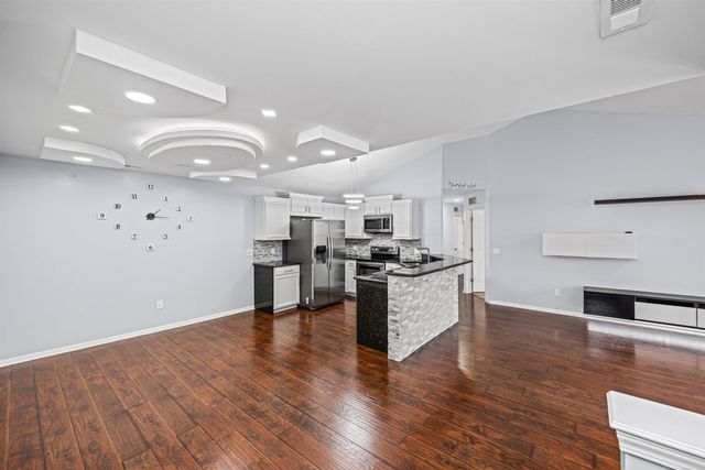 49143 W WOODS Drive, Shelby Twp, MI 48317