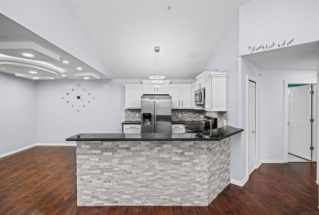 49143 W WOODS Drive, Shelby Twp, MI 48317