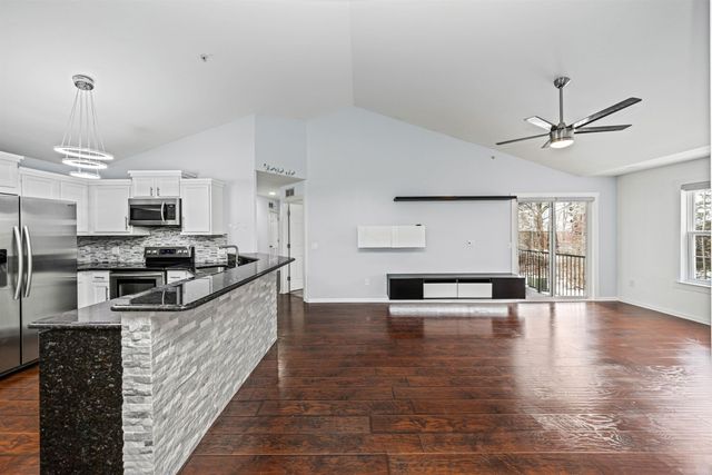 49143 W WOODS Drive, Shelby Twp, MI 48317