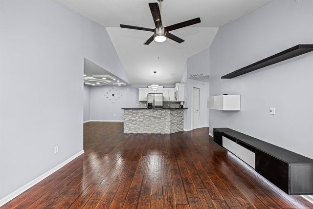 49143 W WOODS Drive, Shelby Twp, MI 48317