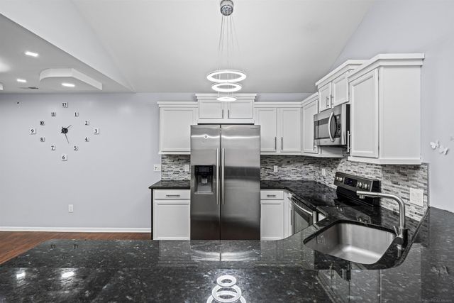 49143 W WOODS Drive, Shelby Twp, MI 48317