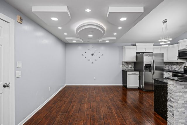 49143 W WOODS Drive, Shelby Twp, MI 48317