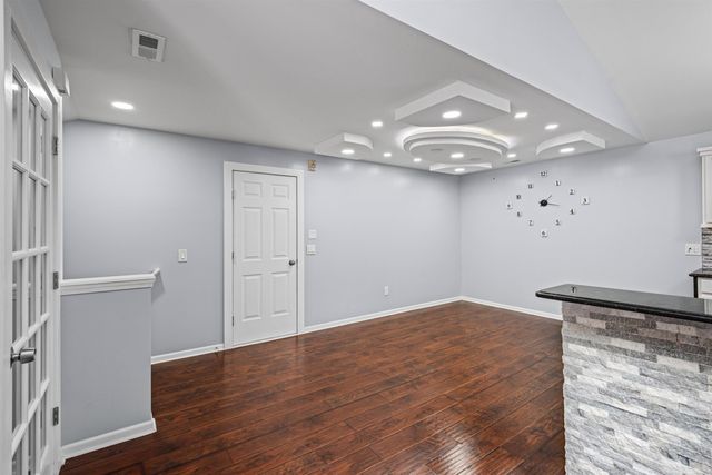 49143 W WOODS Drive, Shelby Twp, MI 48317