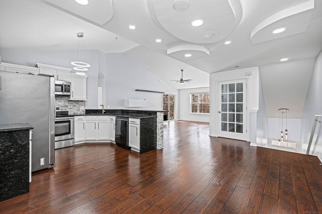 49143 W WOODS Drive, Shelby Twp, MI 48317