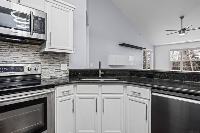 49143 W WOODS Drive, Shelby Twp, MI 48317