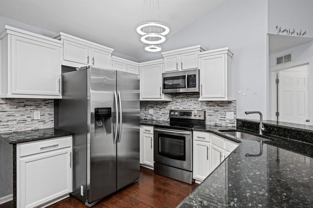 49143 W WOODS Drive, Shelby Twp, MI 48317