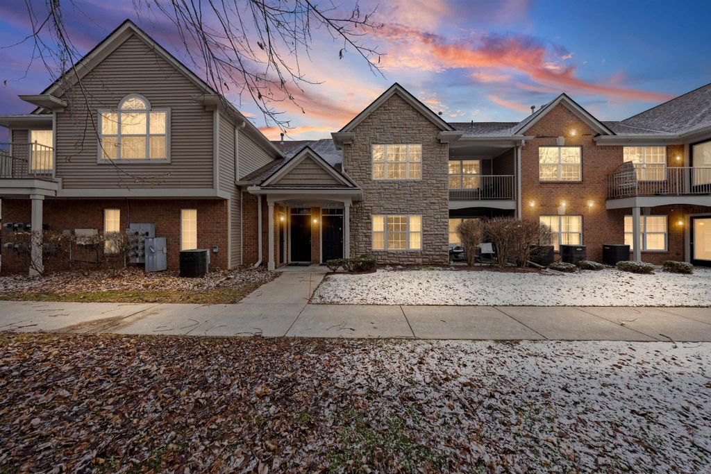 49143 W WOODS Drive, Shelby Twp, MI 48317