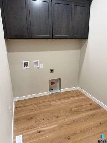 2109 S Red Oak Ave Avenue, Sioux Falls, SD 57110